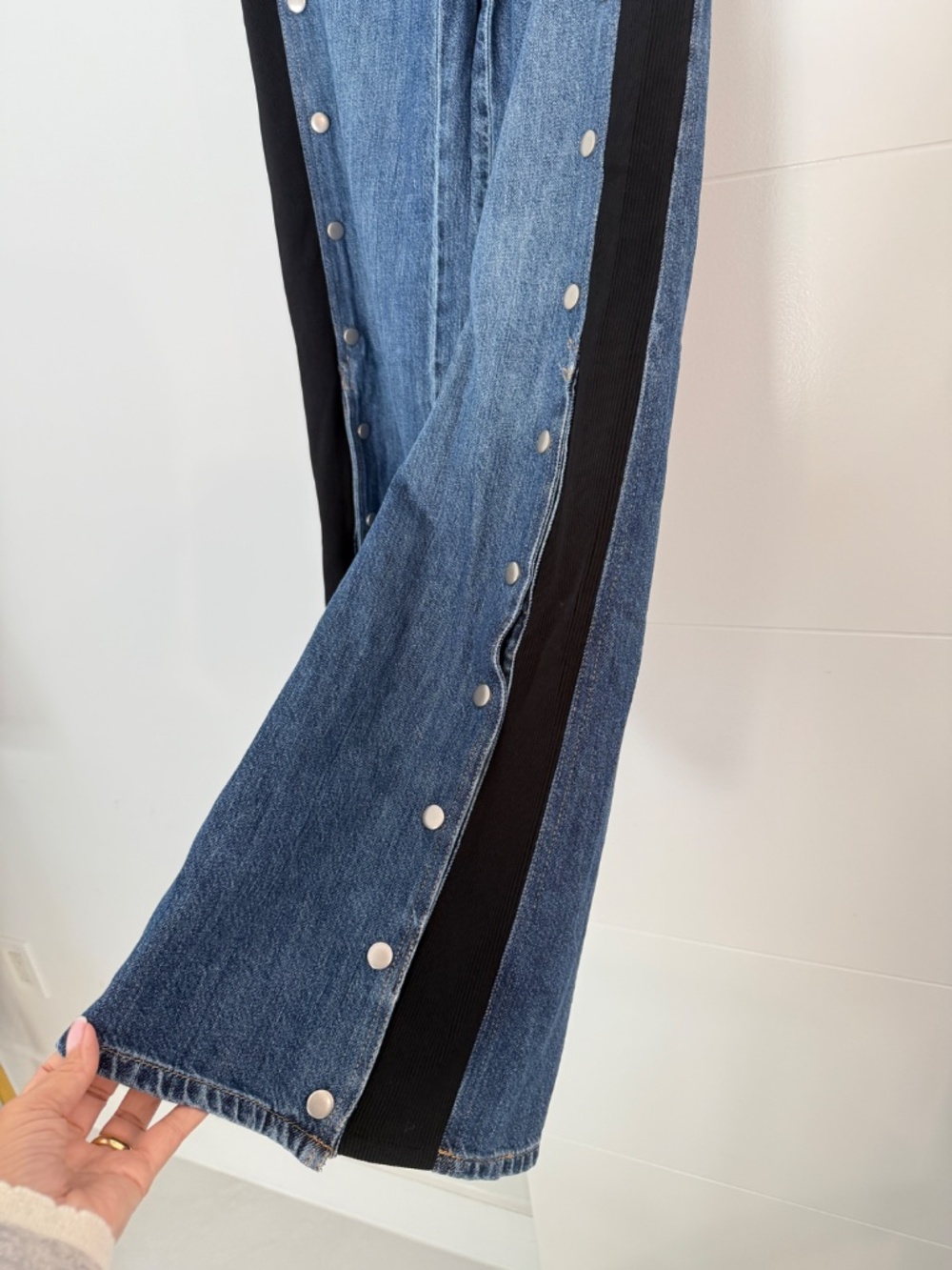 Alice + Olivia Amazing Low Rise Wide Leg Snap Trim Jeans in the "Cambria Vintage - Picture 6 of 12
